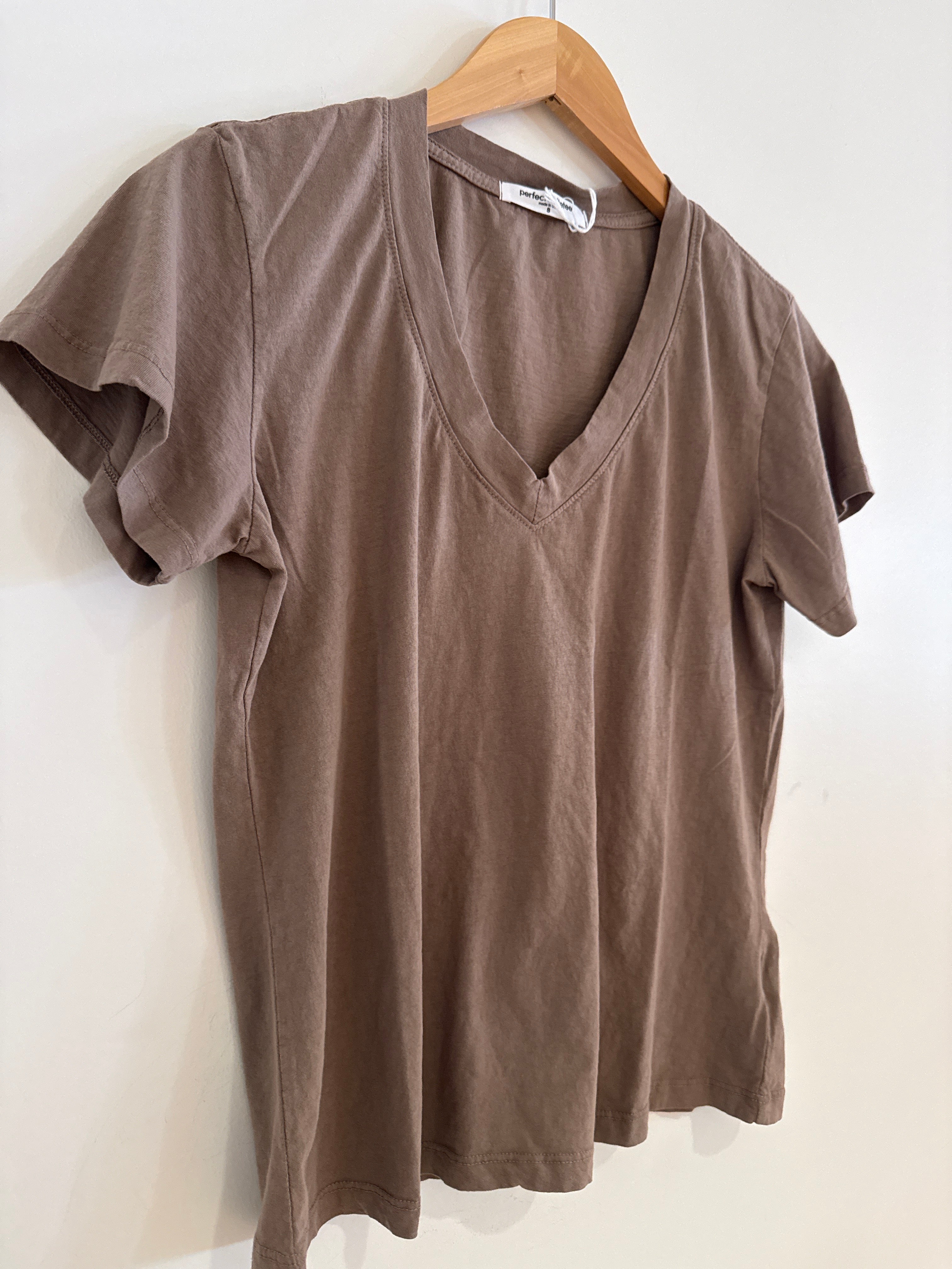 Perfect White Tee Hendrix Tee Mocha