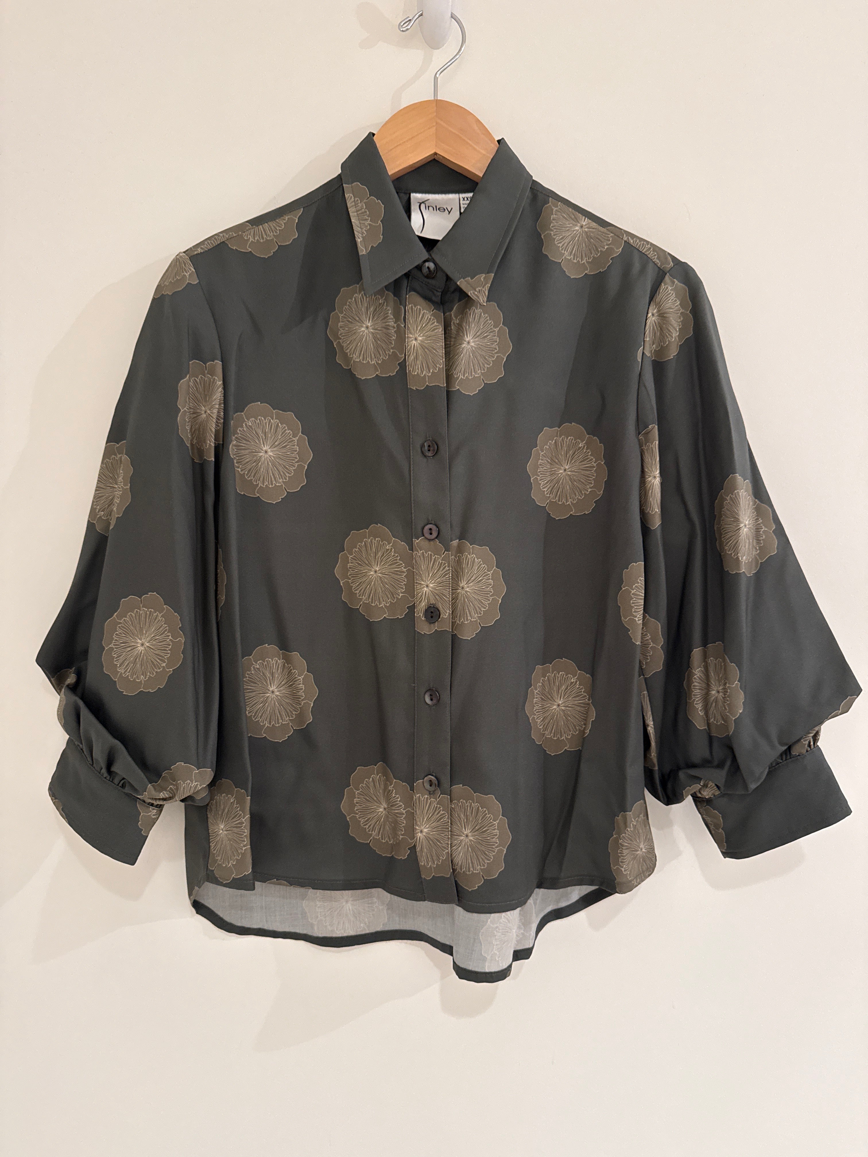 Finley Cora Top Smoke Chrysanthemum