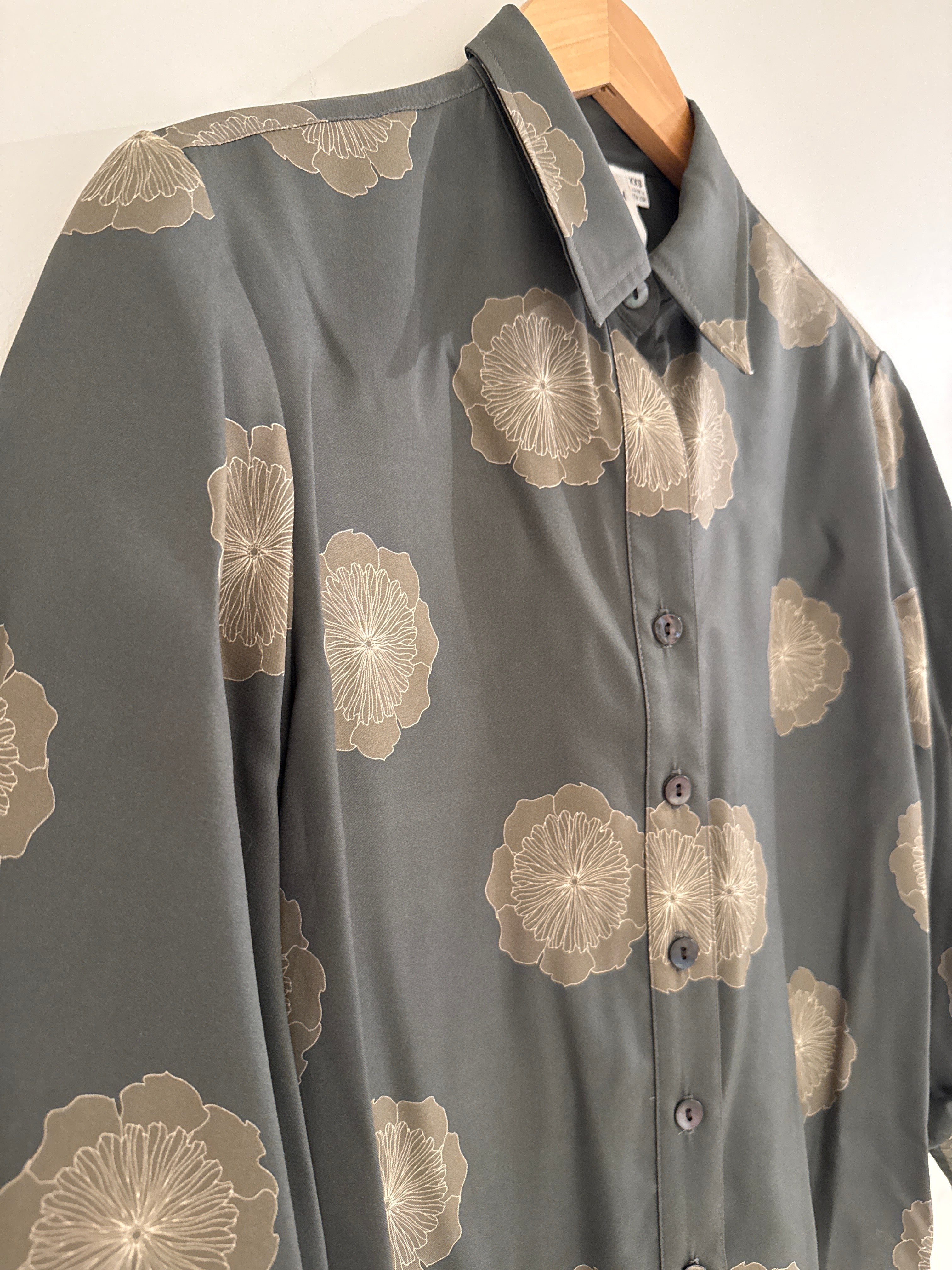 Finley Cora Top Smoke Chrysanthemum