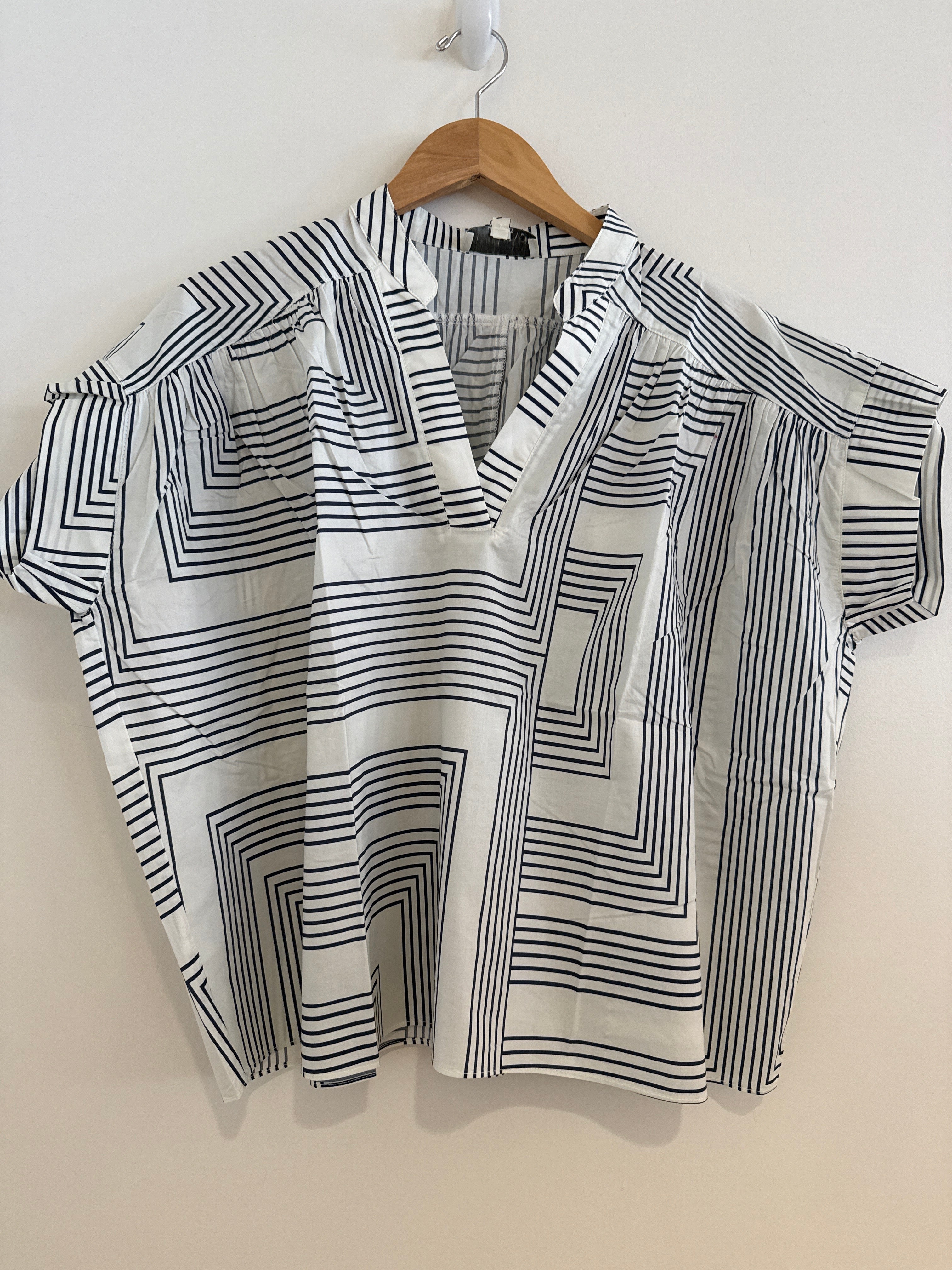 RR Geometric V Neck Top
