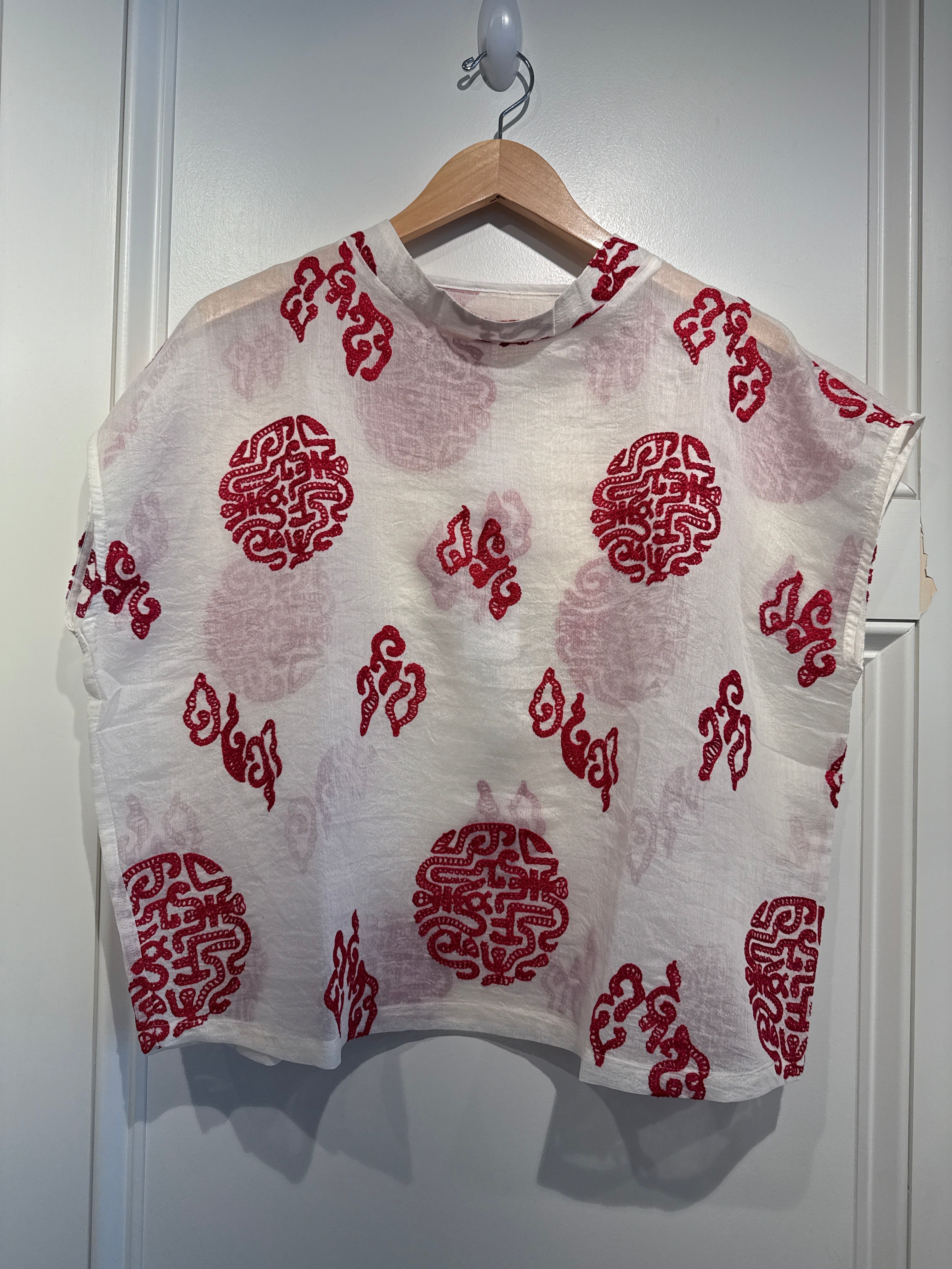 Anonyme Cream Top With Red Crewel Design