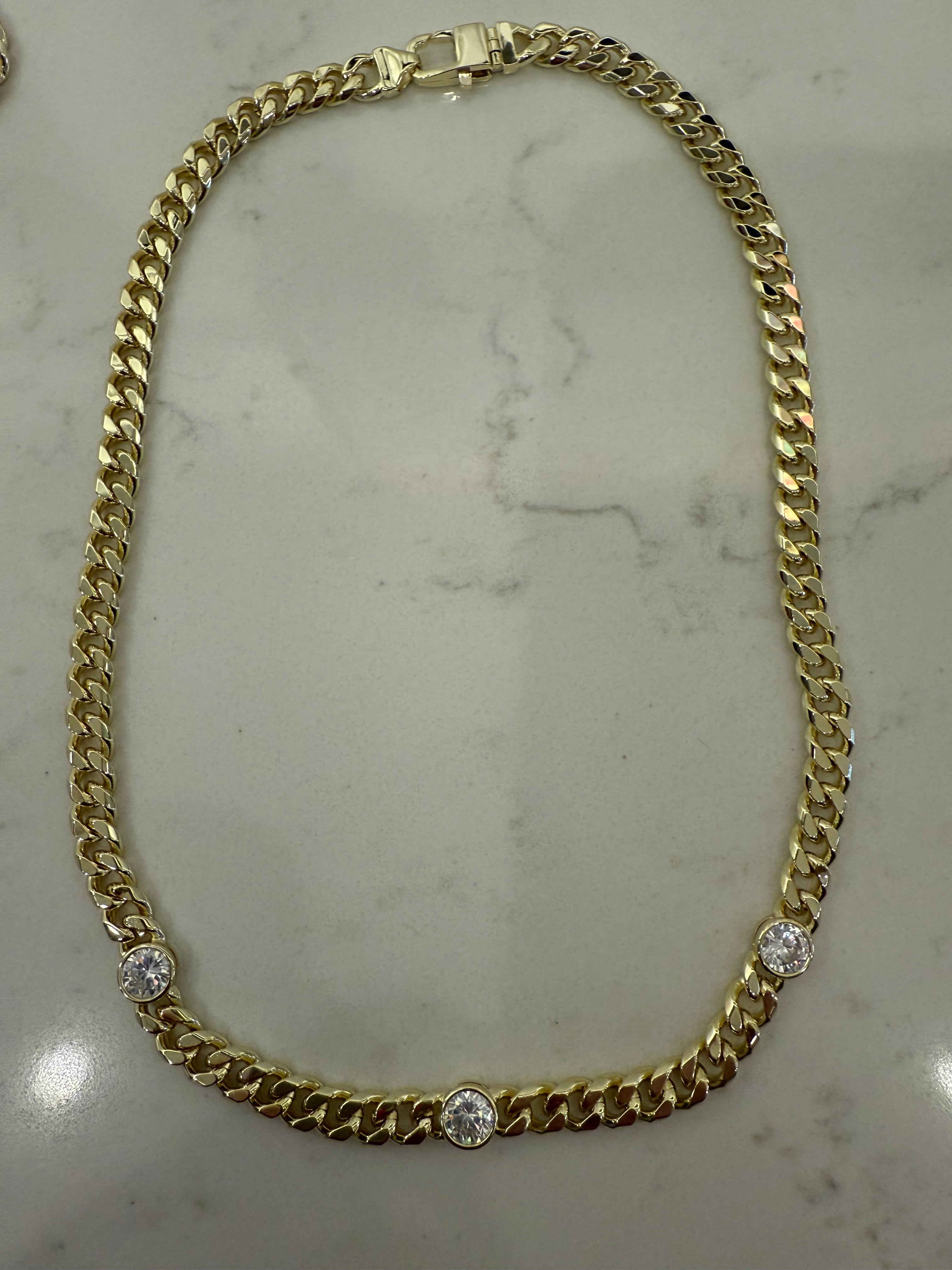 Chunky Curb With 3 Bezel Set Diamonds 18"